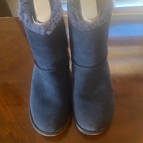 - 🦊 Ugg navy blue and box. Navy with striped bows. Pic show all minor mark… - Picture 3 of 16